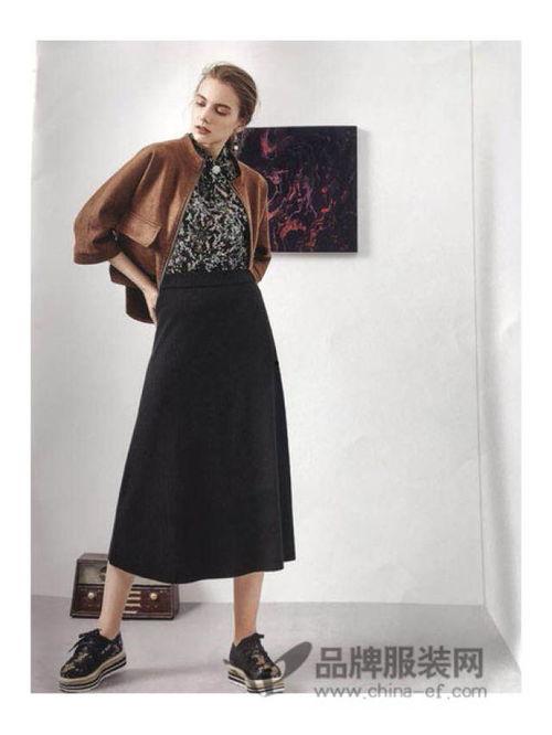 高档女装热门话题英文,Top Trends in Luxury Women's Fashion: Unveiling the Latest Styles and Designs