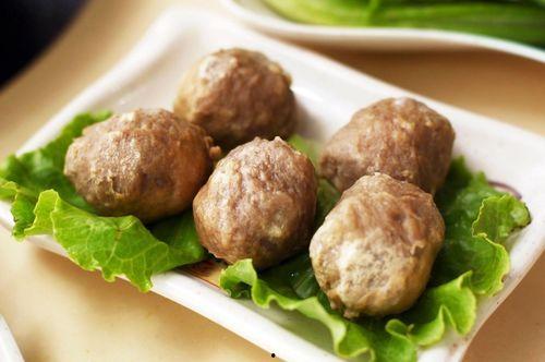 红烧丸子热门话题英语,Exploring the Popularity of Braised Meatball Dishes: A Culinary Trend Analysis